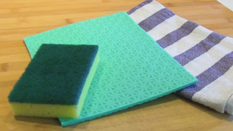 La tua spugnetta racconta la tua cucina: abitudini e trucchi per un ambiente sempre sicuro